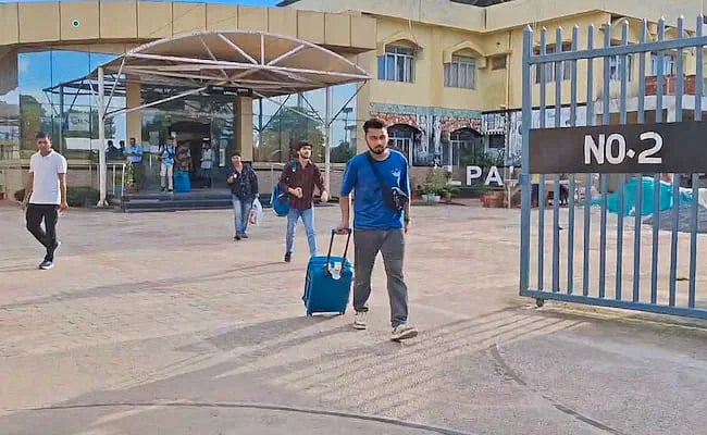 PTI : Indian students return from Bangladesh |